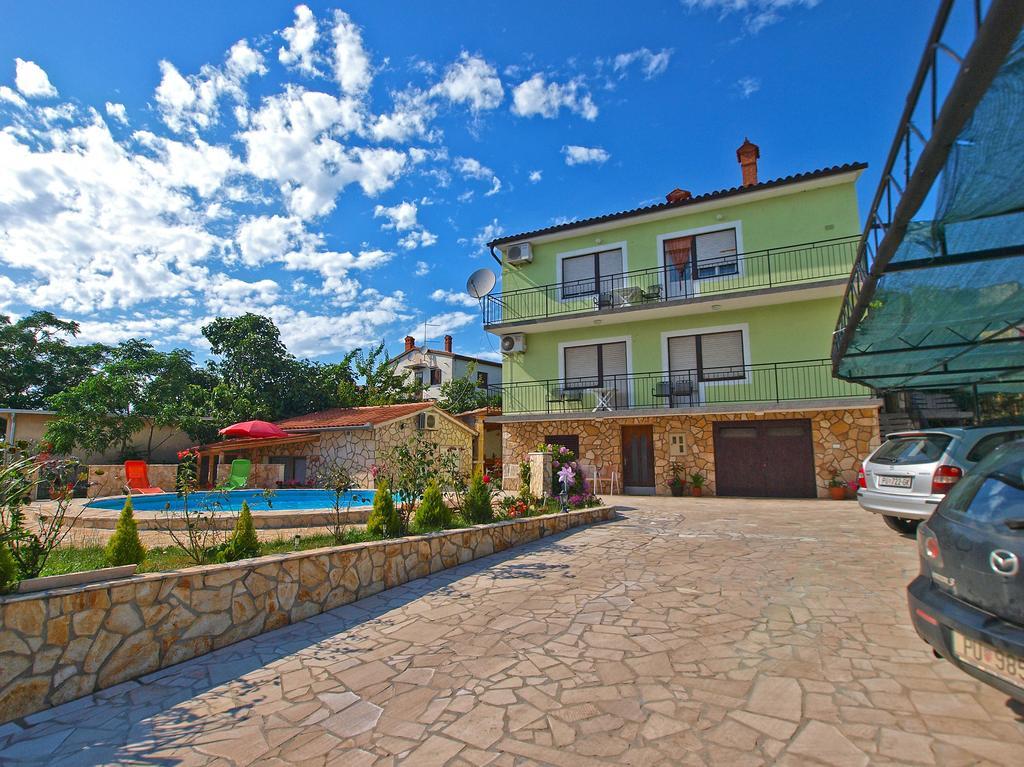 Apartments Ivanka 1056 Pula Exterior photo